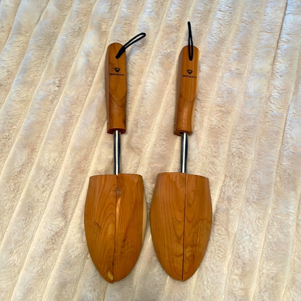 Cedar shoe trees